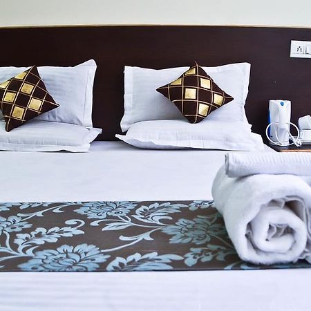 Hotel Ananta Inn Джапур Экстерьер фото